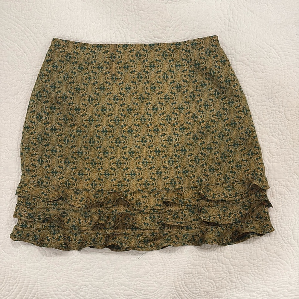 Beautiful ruffled mini skirt by Honey Punch size XS